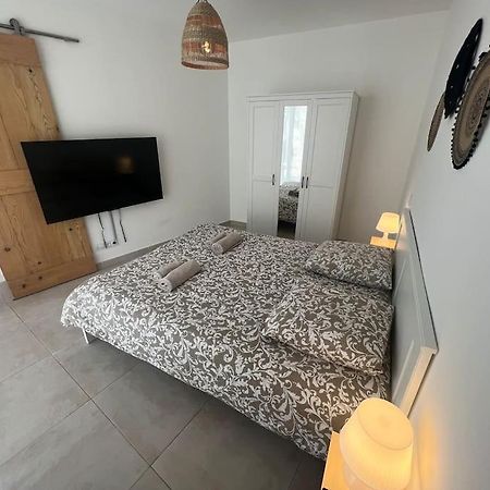 La Glycine - Parking Gratuit - Ac Clim - Cour Prive - Apartment Villeneuve-les-Avignon Bagian luar foto