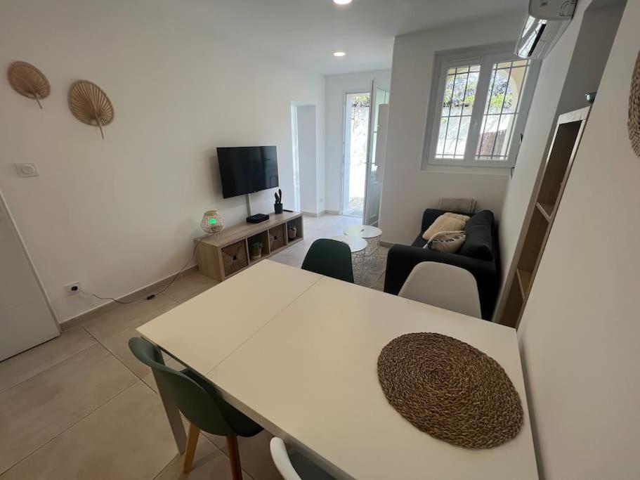 La Glycine - Parking Gratuit - Ac Clim - Cour Prive - Apartment Villeneuve-les-Avignon Bagian luar foto