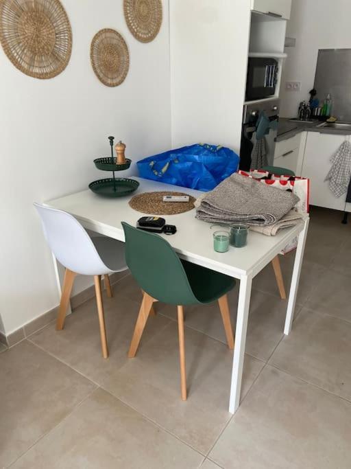 La Glycine - Parking Gratuit - Ac Clim - Cour Prive - Apartment Villeneuve-les-Avignon Bagian luar foto