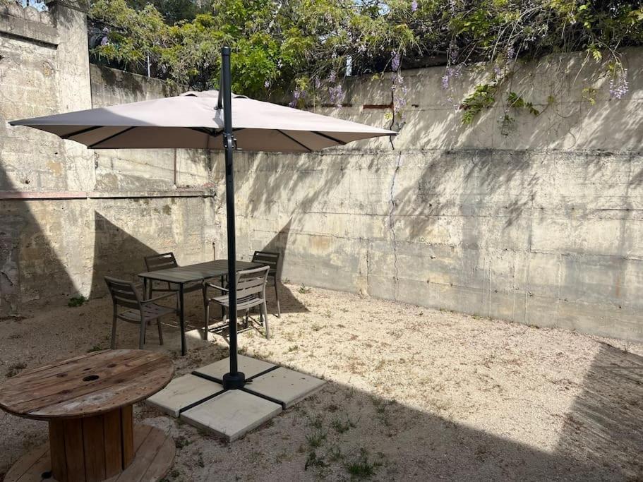 La Glycine - Parking Gratuit - Ac Clim - Cour Prive - Apartment Villeneuve-les-Avignon Bagian luar foto